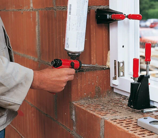 процесс установки оконных откосов в Астане